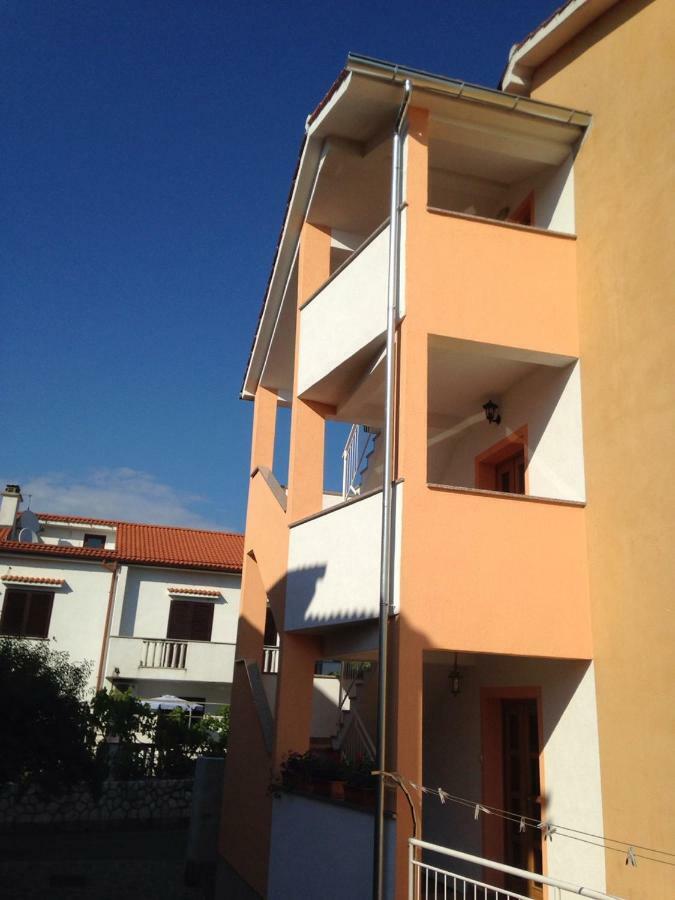 Apartment Aleksandra Malinska Exterior foto