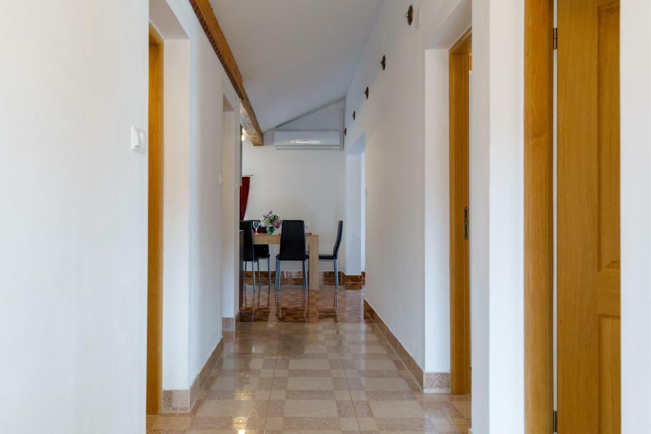 Apartment Aleksandra Malinska Exterior foto