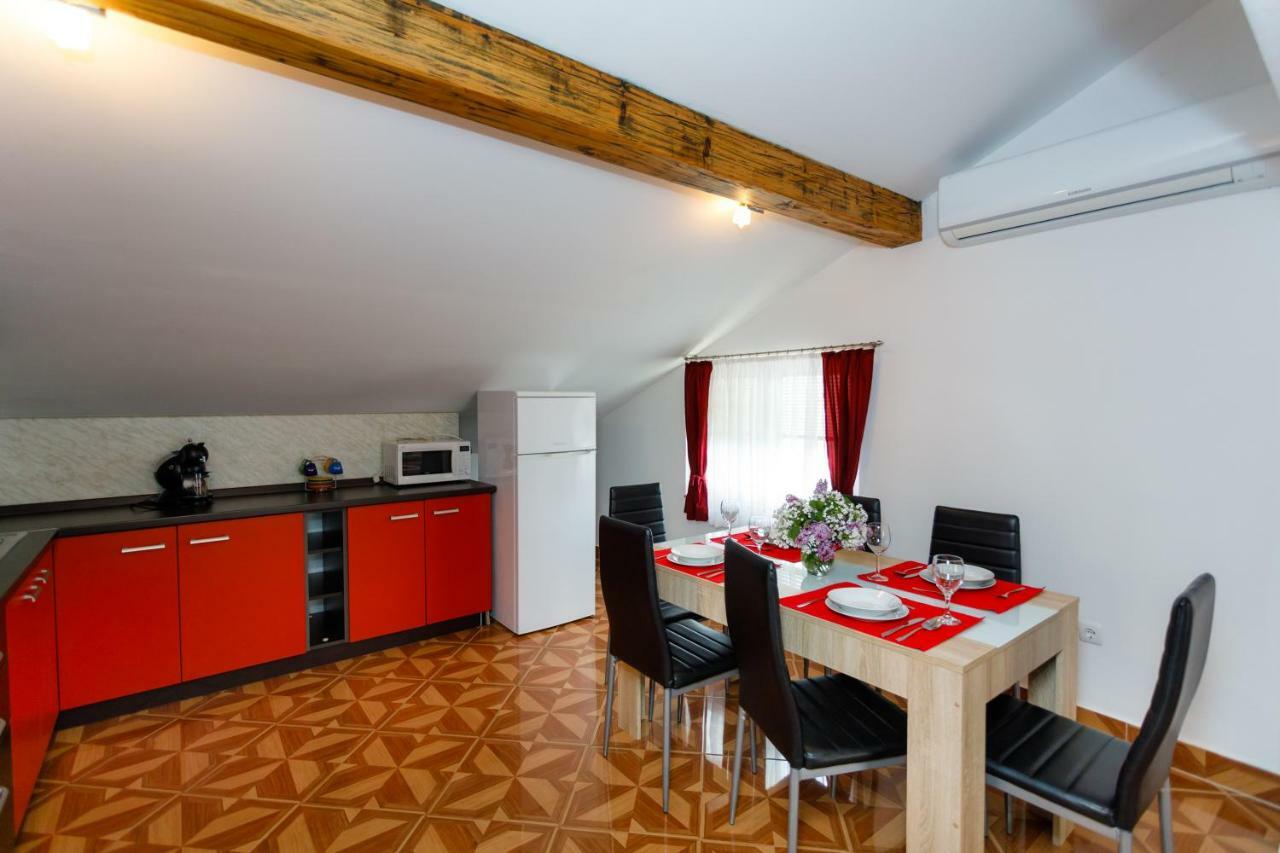 Apartment Aleksandra Malinska Exterior foto