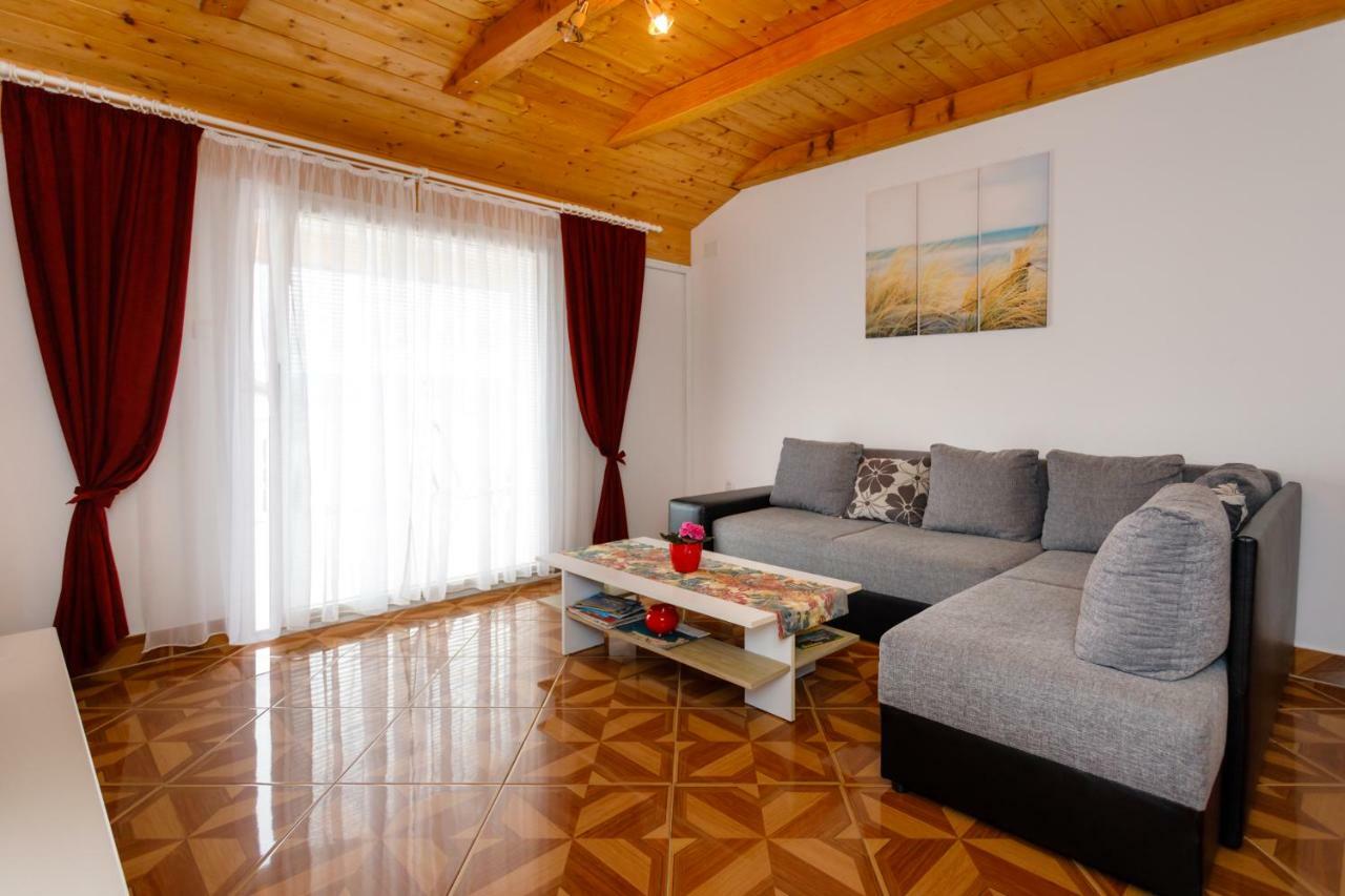 Apartment Aleksandra Malinska Exterior foto